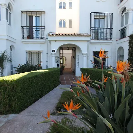 Apartamento Amueblado Estepona-marbella Un Dormitorio, 2 Camas, Sofa Cama Salon, A 1 Km Playa, Cortas Temporadas. Apartment