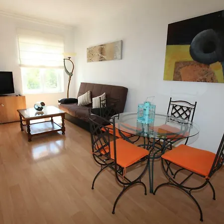 Apartamento Amueblado Estepona-marbella Un Dormitorio, 2 Camas, Sofa Cama Salon, A 1 Km Playa, Cortas Temporadas. Appartement