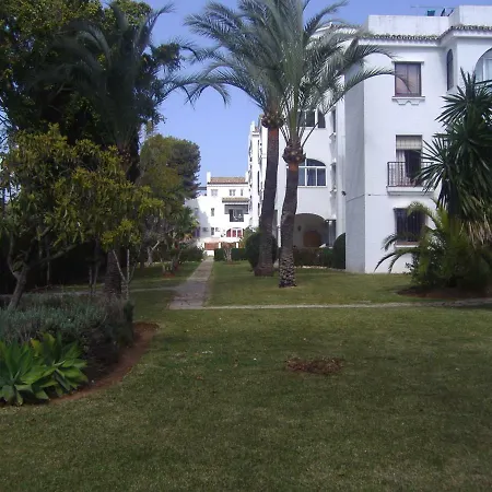 Apartment Apartamento Amueblado Estepona-marbella Un Dormitorio, 2 Camas, Sofa Cama Salon, A 1 Km Playa, Cortas Temporadas. Estepona