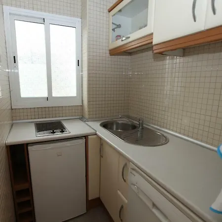 Apartment Apartamento Amueblado Estepona-marbella Un Dormitorio, 2 Camas, Sofa Cama Salon, A 1 Km Playa, Cortas Temporadas. *