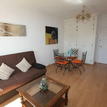 Apartamento Amueblado Estepona-marbella Un Dormitorio, 2 Camas, Sofa Cama Salon, A 1 Km Playa, Cortas Temporadas. Apartment