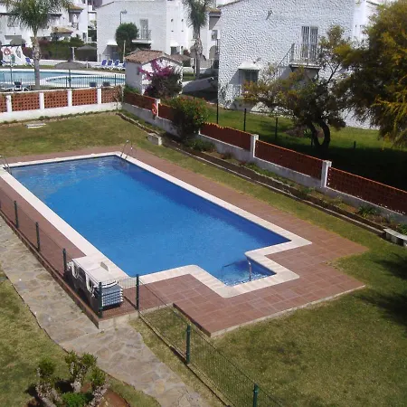 Apartamento Amueblado Estepona-marbella Un Dormitorio, 2 Camas, Sofa Cama Salon, A 1 Km Playa, Cortas Temporadas.